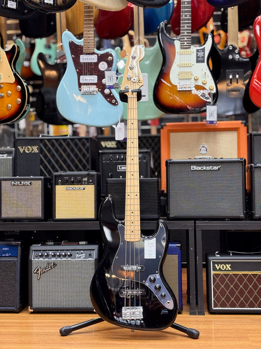 Fender Standard Jazz Bass Guitar, Maple FB, Black